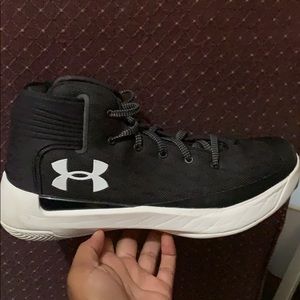 Nice black Under Armor Basketball shoes